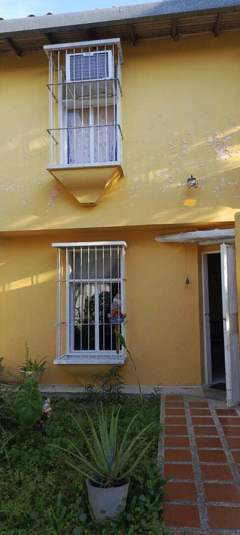 #AR1-01 - Casa de dos o más pisos para Venta en Araure - P